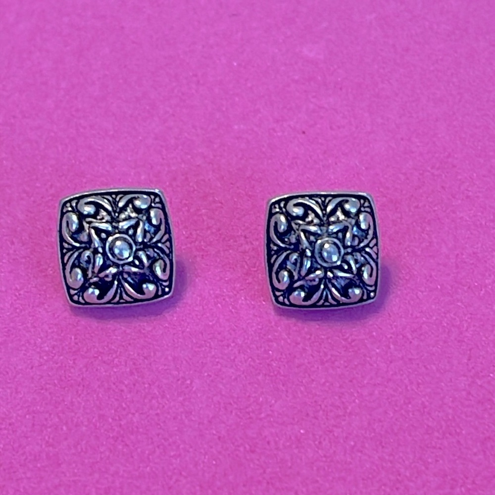 Silver and Black Earrings 🌺